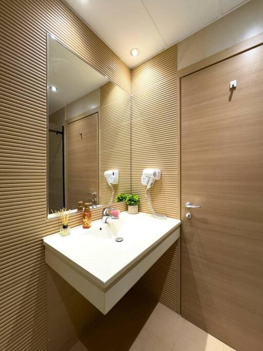 Luxury 2 Bedroom Apartment ブカレスト エクステリア 写真