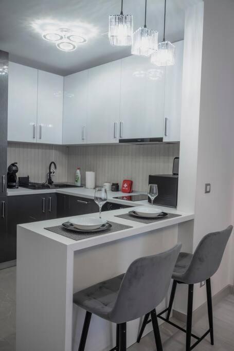 Luxury 2 Bedroom Apartment ブカレスト エクステリア 写真