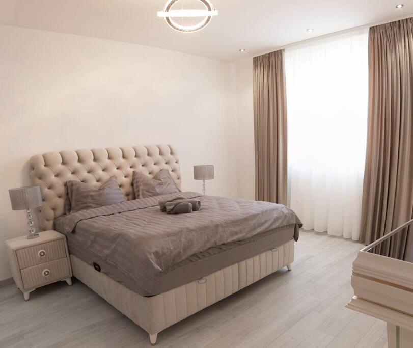 Luxury 2 Bedroom Apartment ブカレスト エクステリア 写真