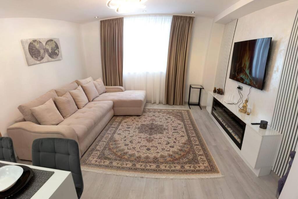 Luxury 2 Bedroom Apartment ブカレスト エクステリア 写真