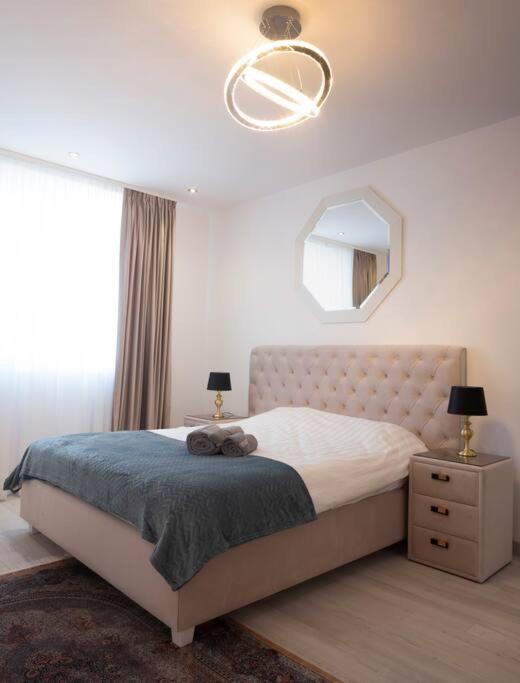 Luxury 2 Bedroom Apartment ブカレスト エクステリア 写真