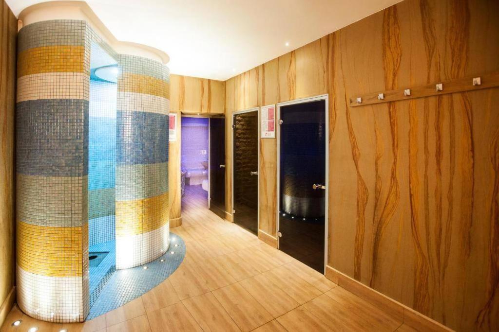 Luxury 2 Bedroom Apartment ブカレスト エクステリア 写真